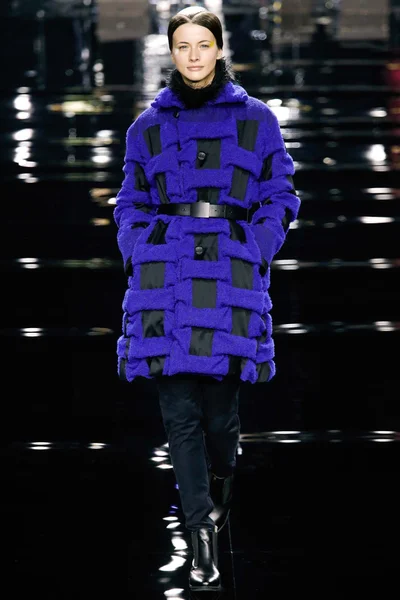 Look 13